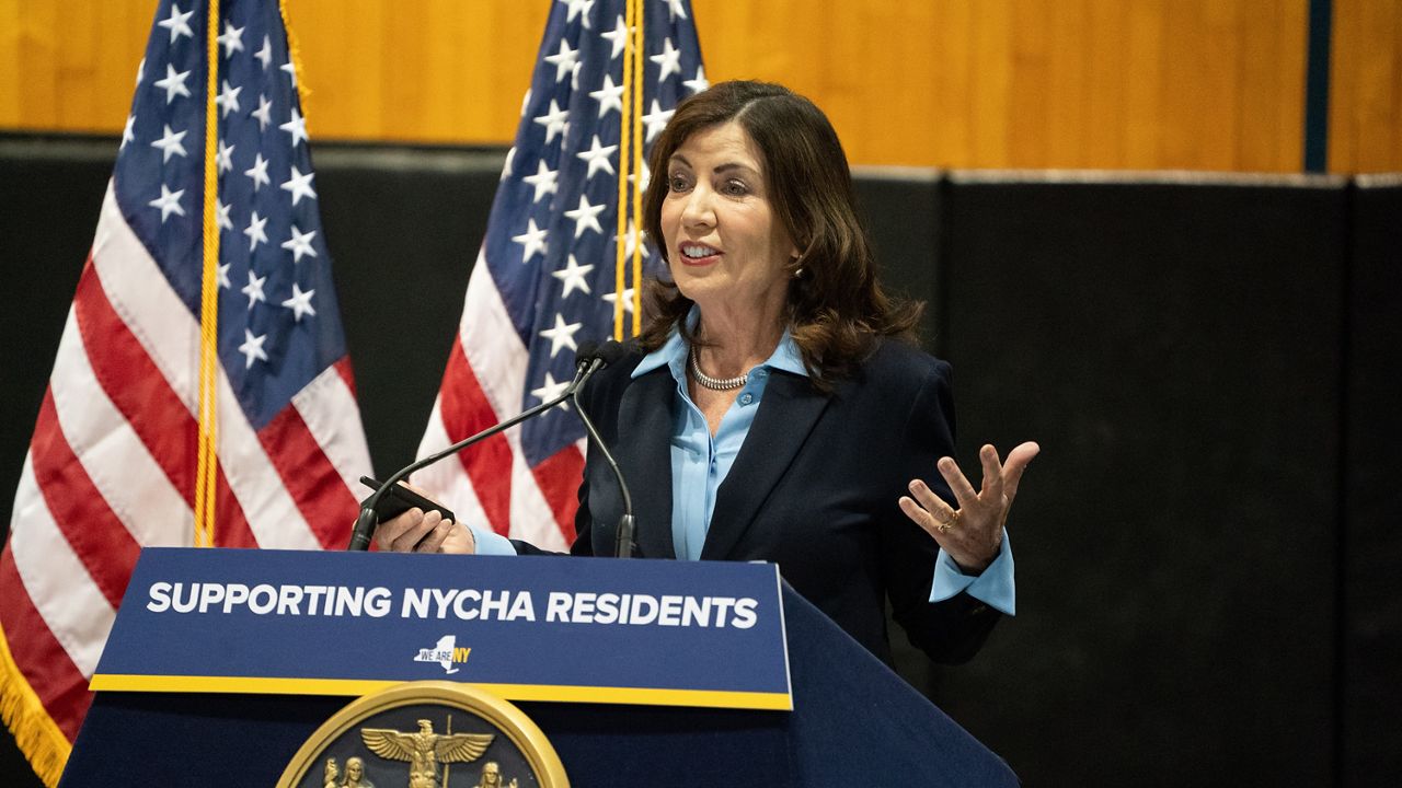 At a news conference, Hochul said that while New York’s economy has bounced back significantly since the height of the COVID-19 pandemic, many New Yorkers are still struggling to pay rent. (Flickr/Office of Gov. Kathy Hochul)