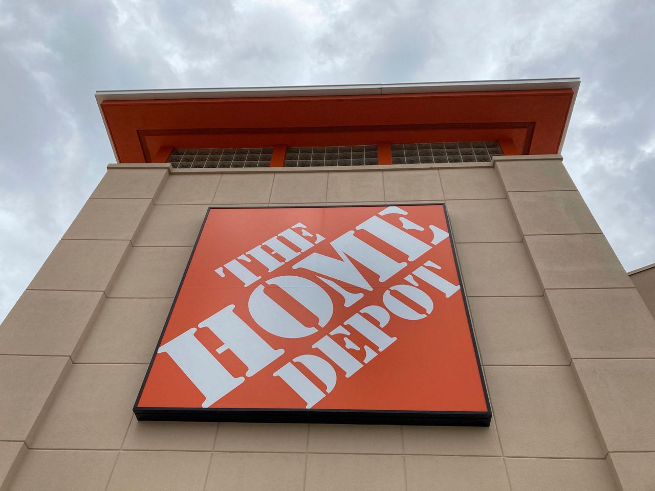 Home Depot names longtime executive as new CEO