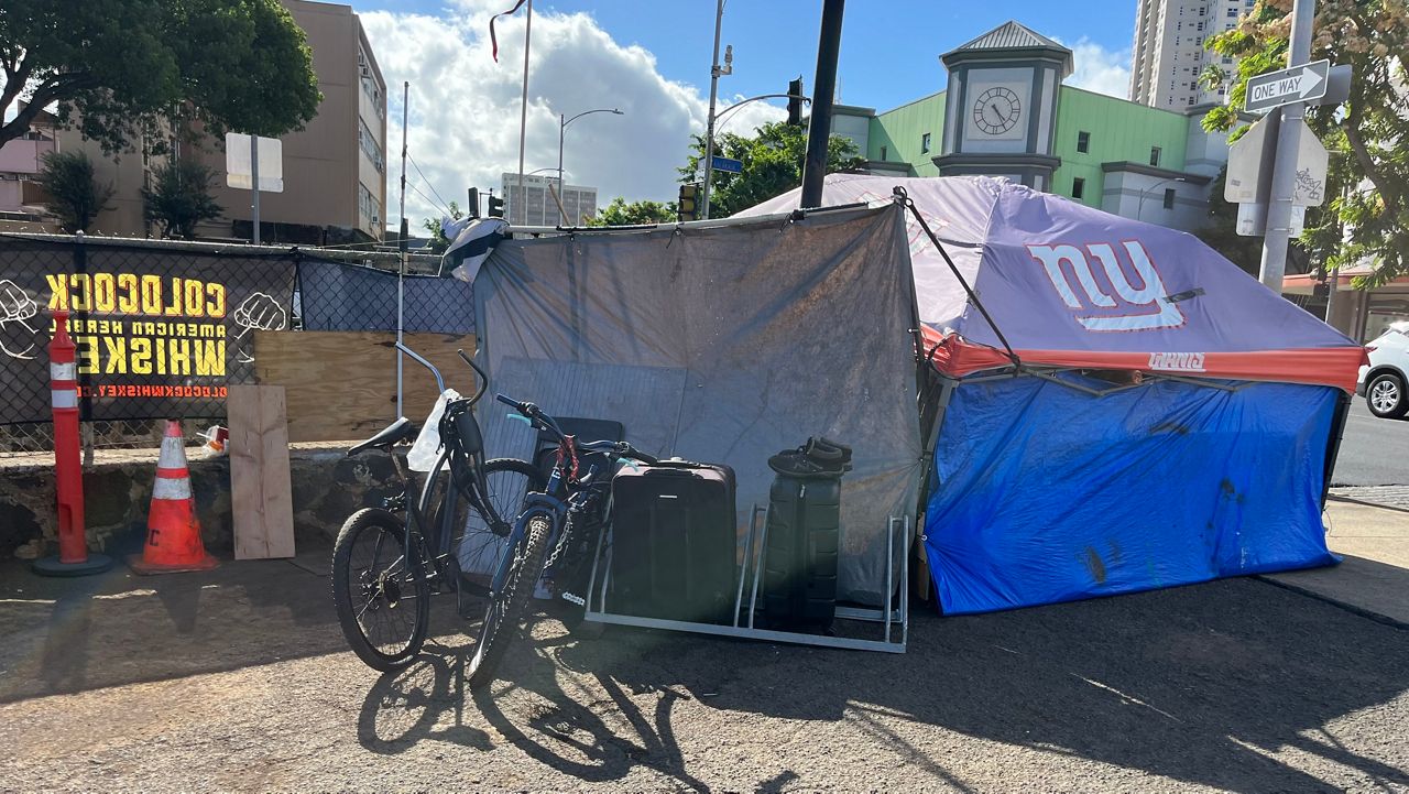 On any given day, an estimated 2,300 people in Honolulu lack shelter. (Spectrum News/Michael Tsai)