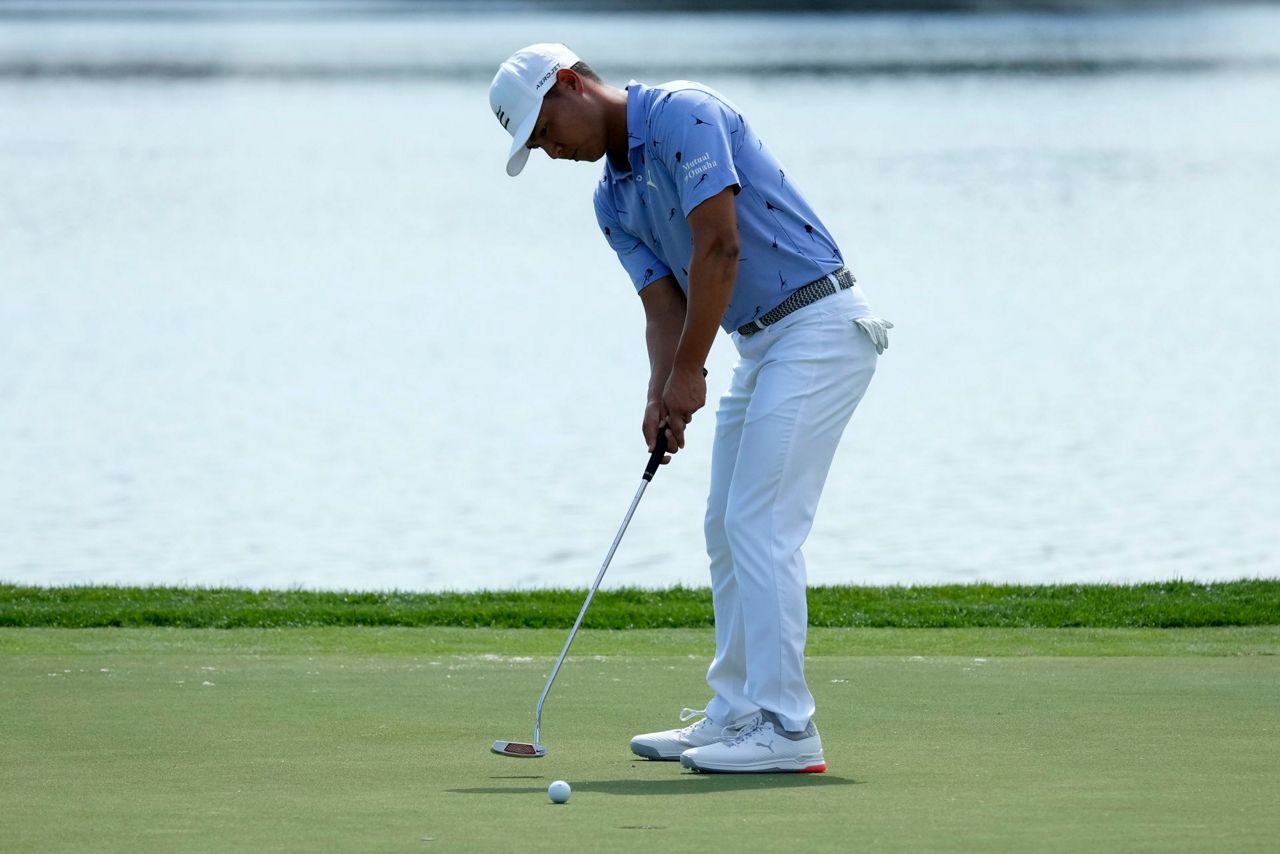 Suh leads, Kirk fires a 62 in 2nd round of Honda Classic