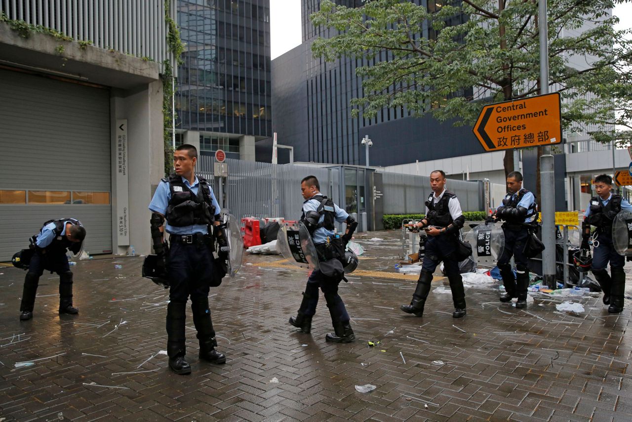 Traffic flowing in heart of Hong Kong as rain curbs protests