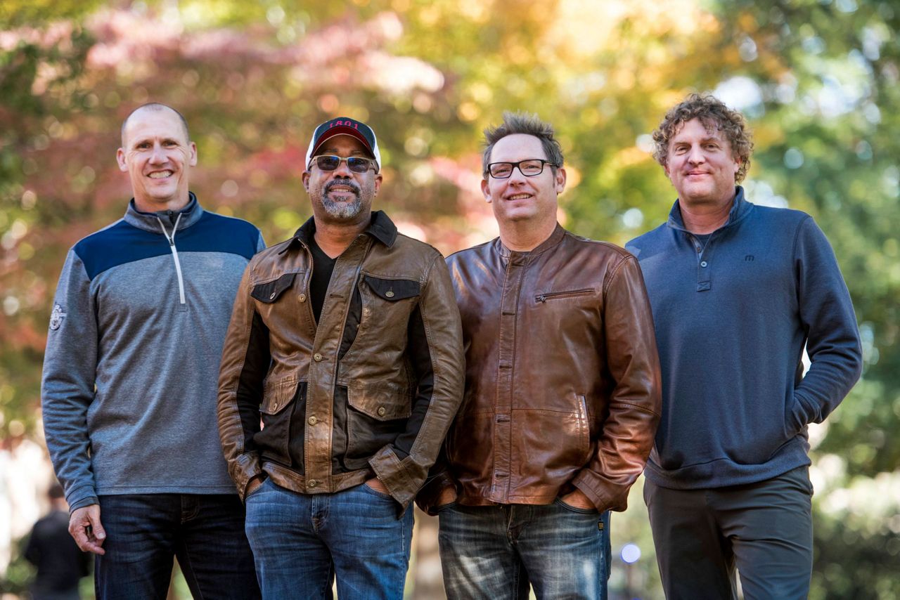 Rockers Hootie & the Blowfish return with new album, tour