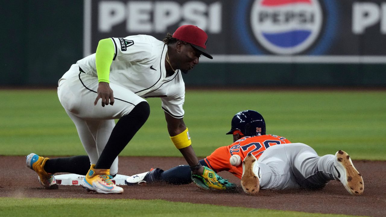 Astros sweep Diamondbacks