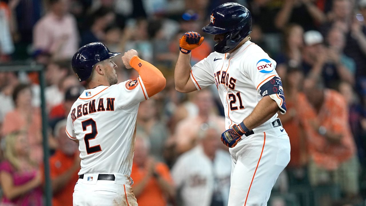 Astros' Maldonado celebrates 10 years of service time