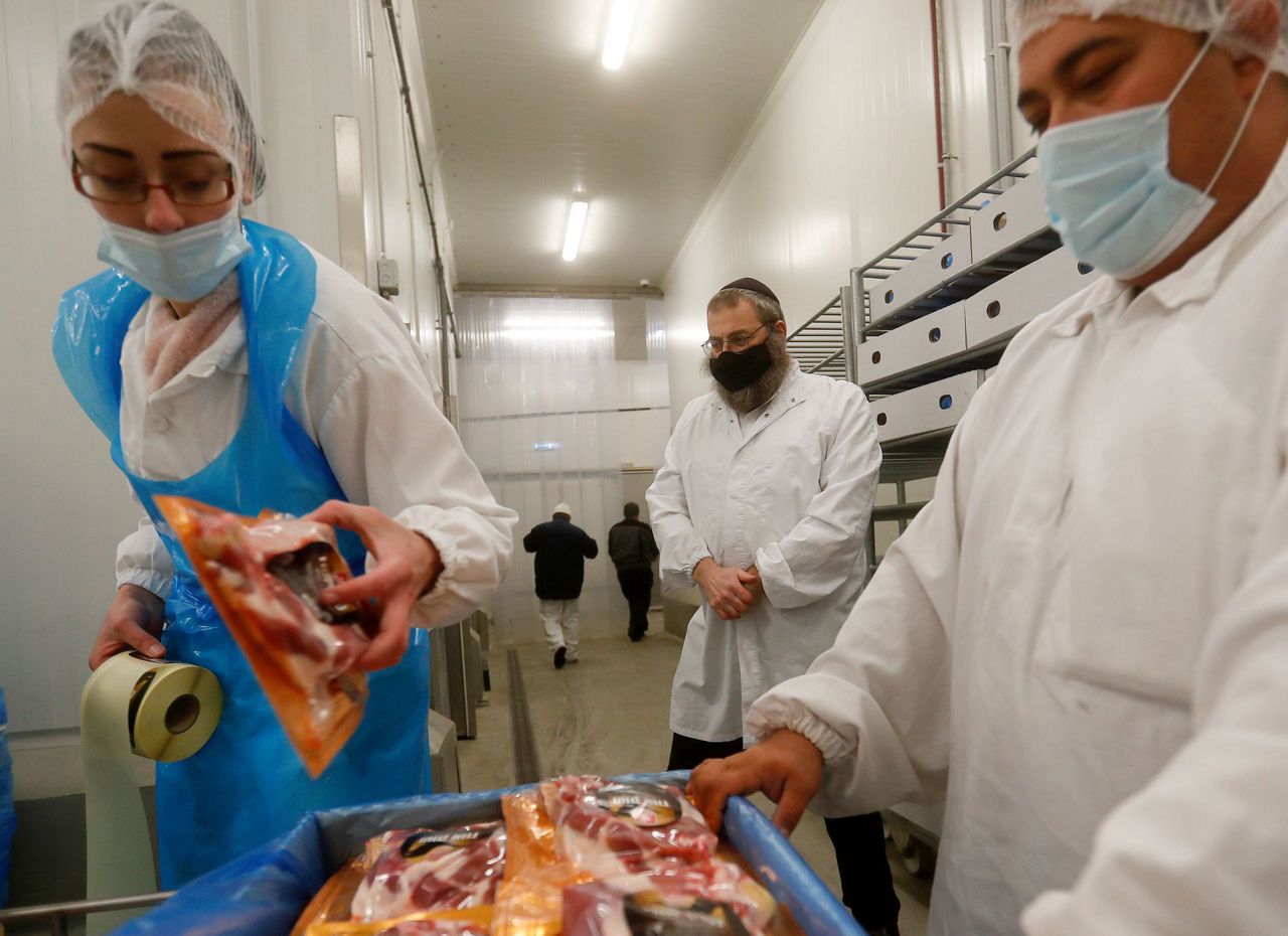 Ruling brings kosher slaughterhouse new business, old fears