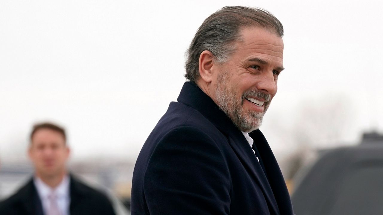 Hunter Biden boards Air Force One with President Joe Biden at Hancock Field Air National Guard Base in Syracuse, N.Y. on Feb. 4, 2023. (AP Photo/Patrick Semansky, File)