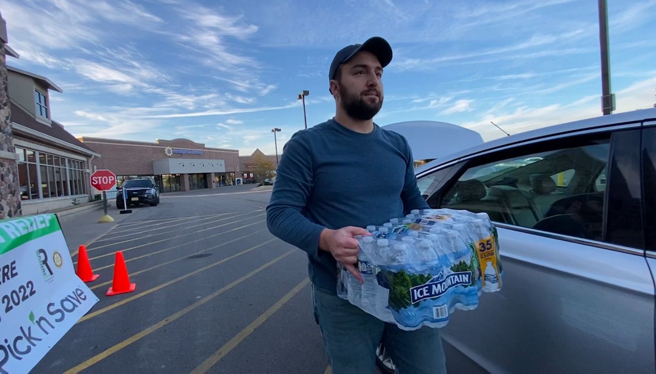 Wisconsin residents donate items to Hurricane Ian victims