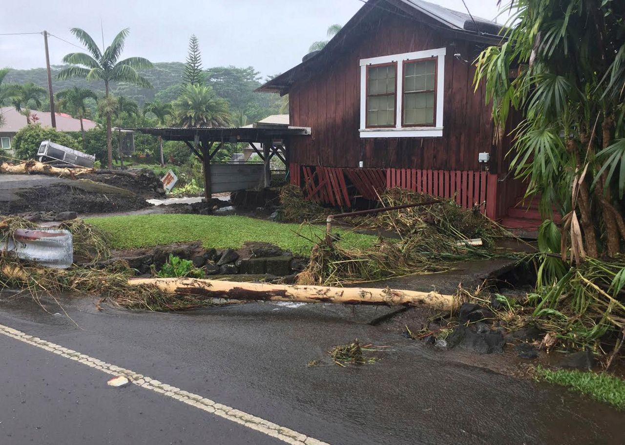 5 tourists rescued from flooded home as storm hits Hawaii