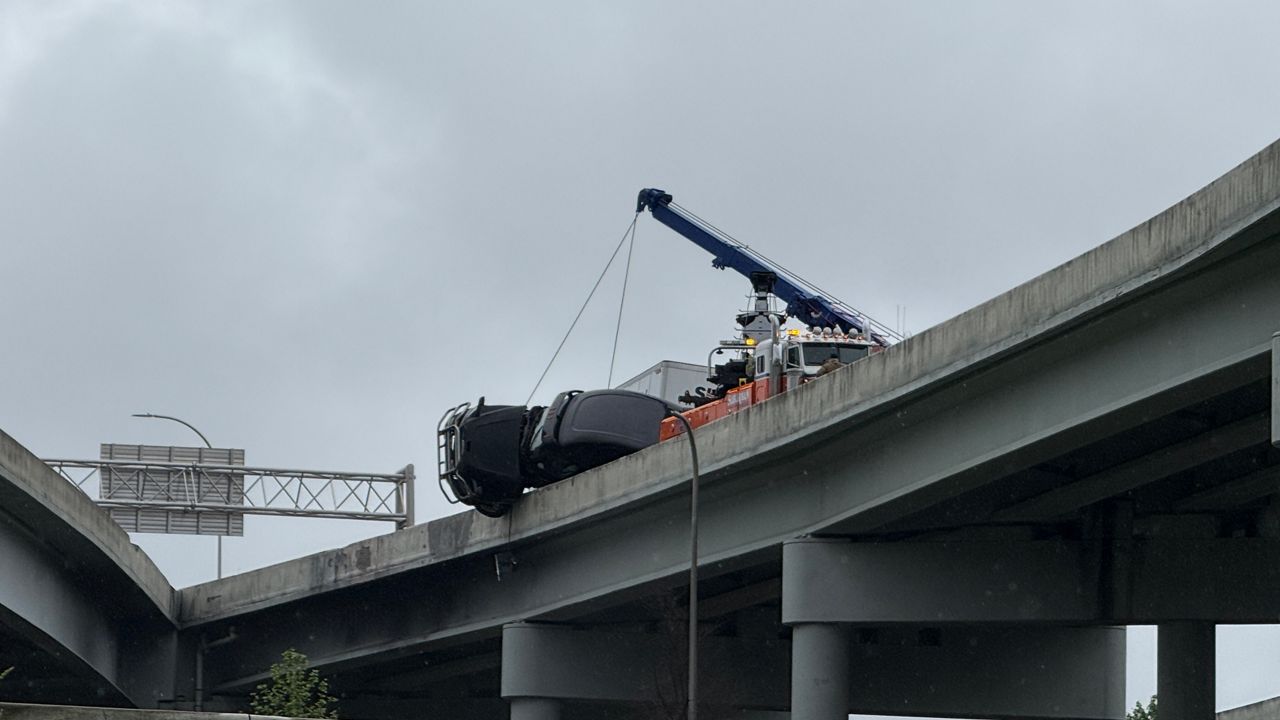 Louisville Firefighters detail heroic dangling semi rescue: 
