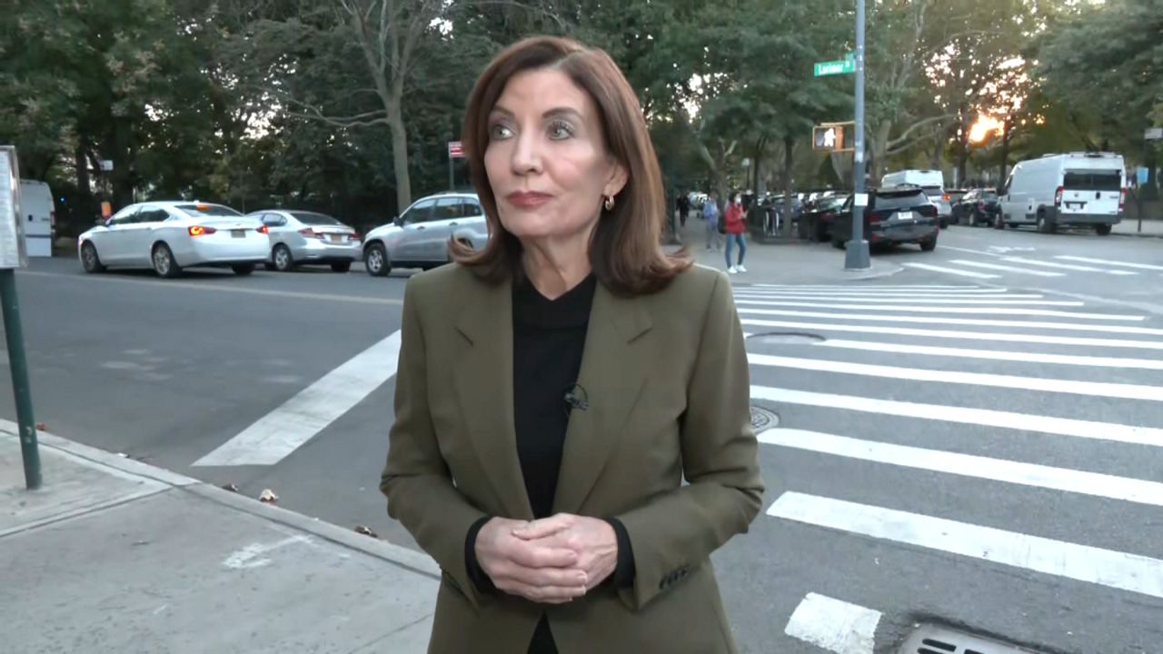 Amid her reelection bid, Hochul aims at retaking Congress