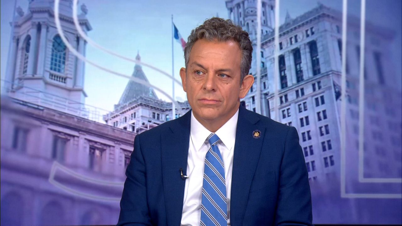 Manhattan assemblymember talks about proposed bill to track ICE agents