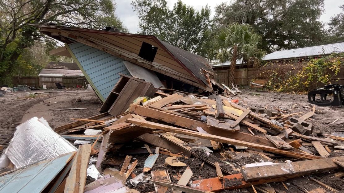 Yearslong fight against squatters' house ends in demolition