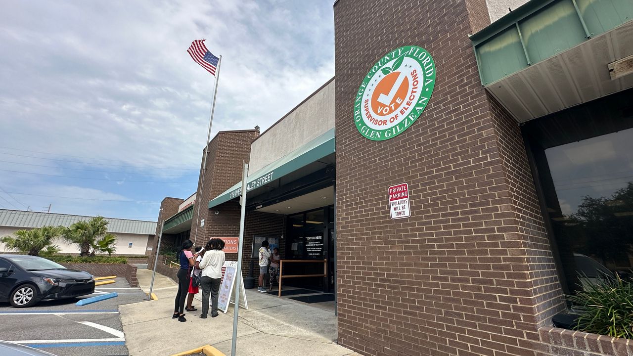 Voters wait outside of the Orange County Supervisor of Elections Office. (Spectrum News/Reagan Ryan)