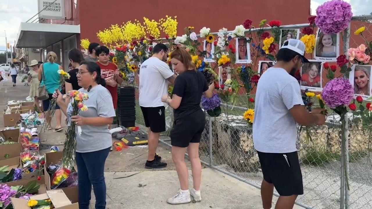Volunteers set up a memorial to the victims of the Fourth of July flash floods in downtown Kerrville. (Spectrum News 1/John Salazar)