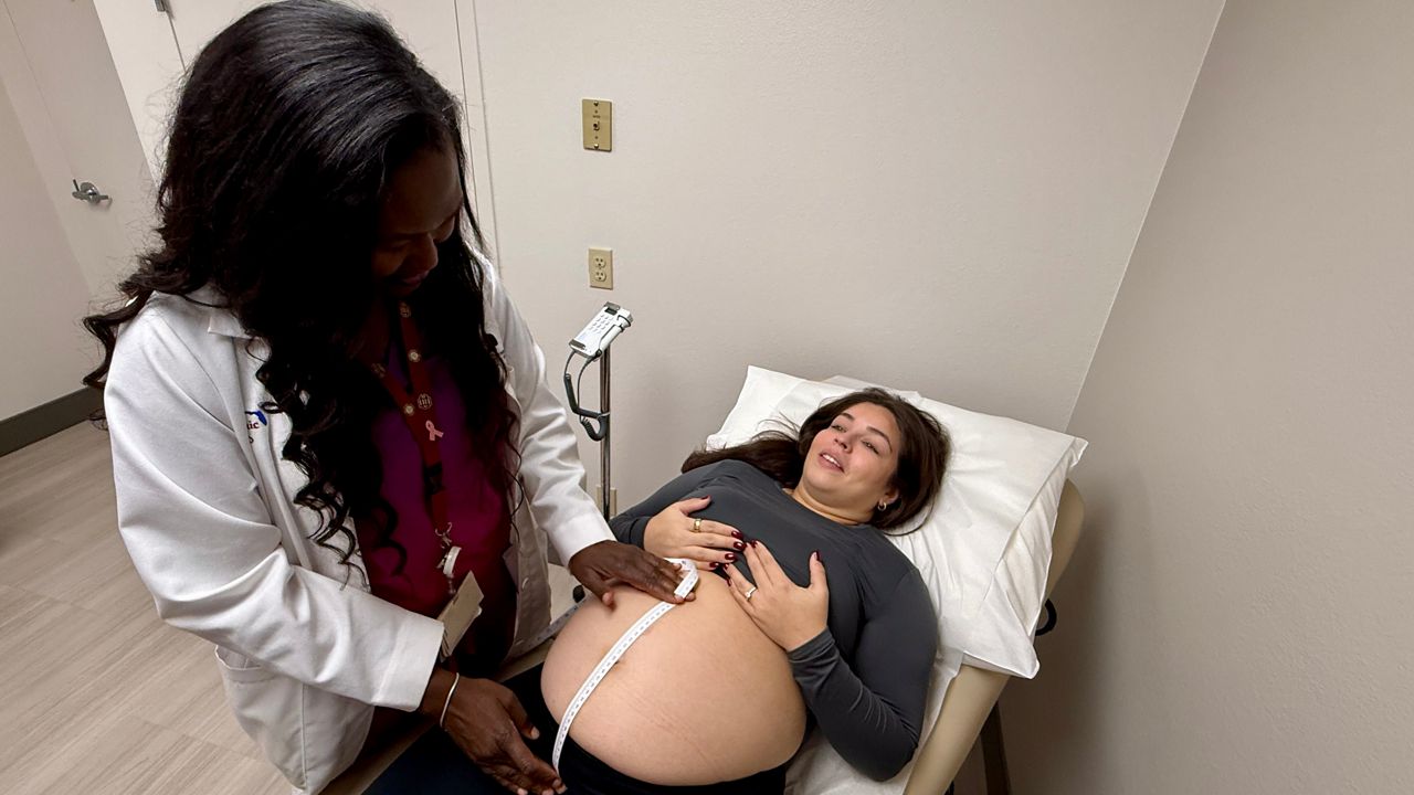 You're pregnant, don't eat for two, health experts say
