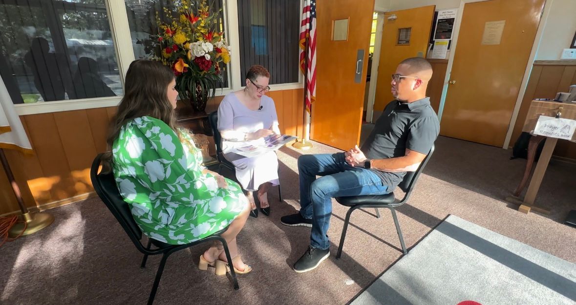 The group, Beautifully Unblemished, gathers to talk about the upcoming Mind My Skin event. (Spectrum News/Lizbeth Gutierrez)