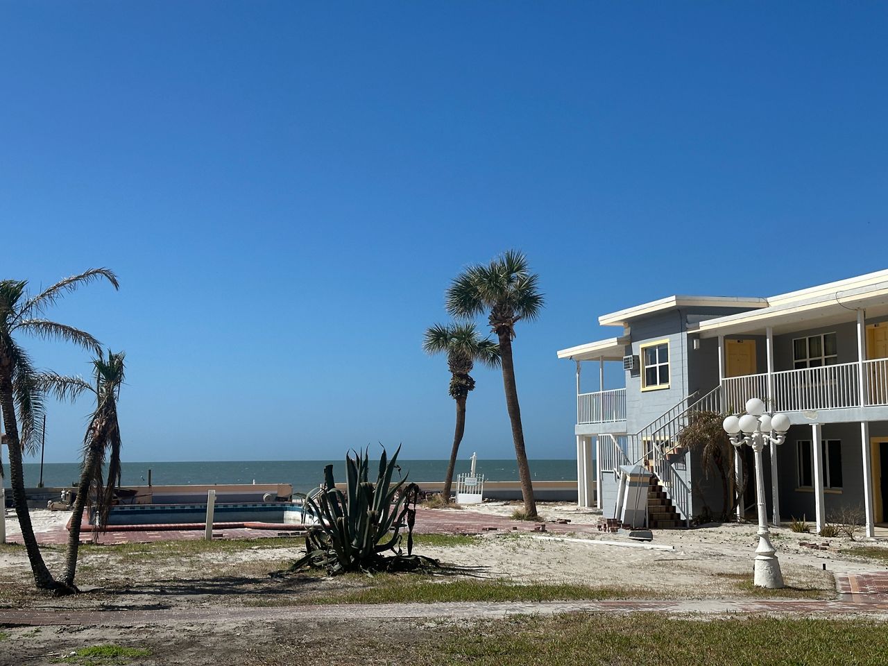 The Sails Resort Motel is just steps away from the sand in Redington Beach. (Spectrum News/Saundra Weathers)