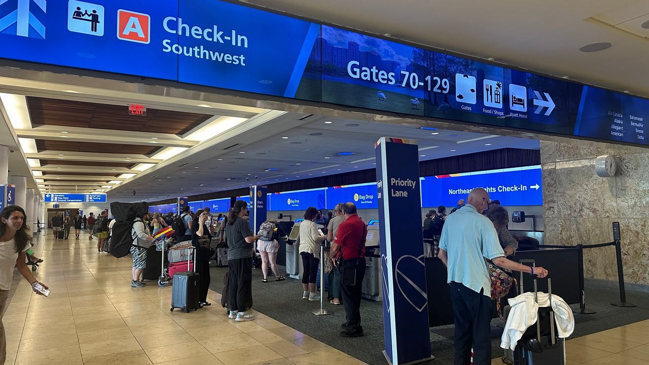 As Memorial Day Weekend comes to a close, travelers start to head back home, taking to the roads and to the sky. (Spectrum News)