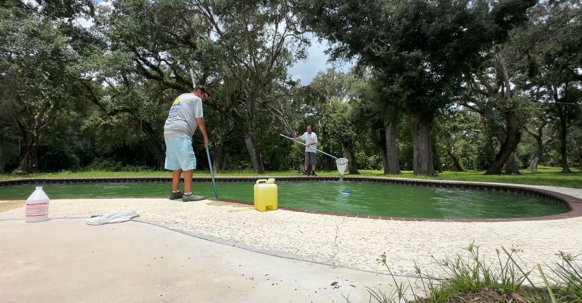 Laura Soule cleaning a pool in Hillsborough County. (Spectrum Bay News 9/Lizbeth Gutierrez)