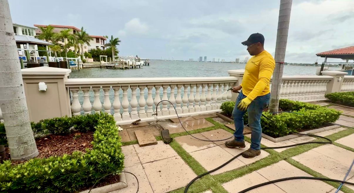 A Helicon employee treats a seawall in Davis Islands. (Spectrum News)
