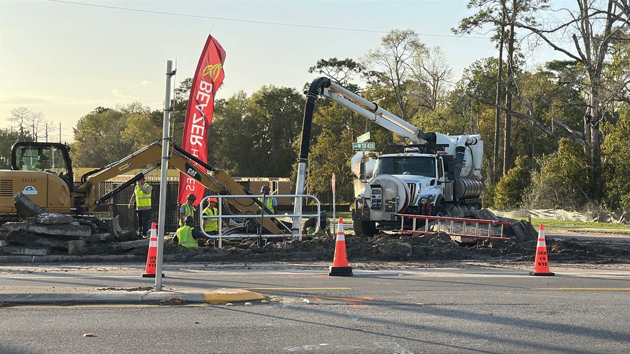 Crews work on a water main break in Oviedo. (Spectrum News/Nick Allen)