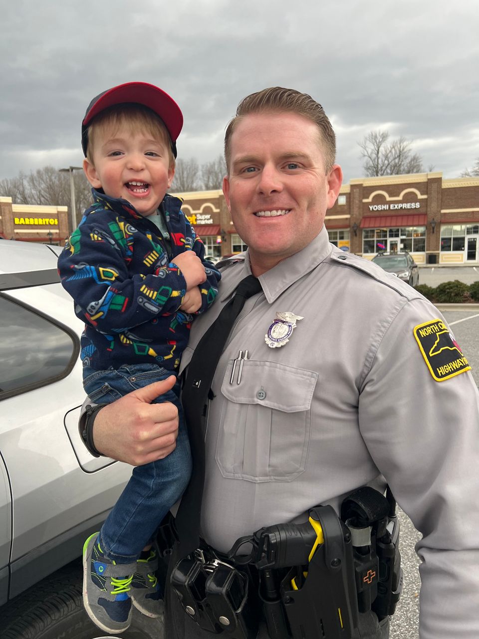 Ethan Bradshaw y su hijo Ryan.  (Cortesía de Mickaela Bradshaw)