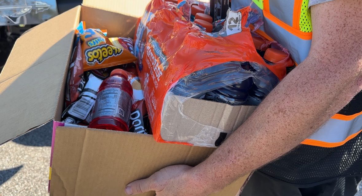 Volunteers deliver food and drinks to people in the Longwood Community. (Spectrum News/Devin Martin)