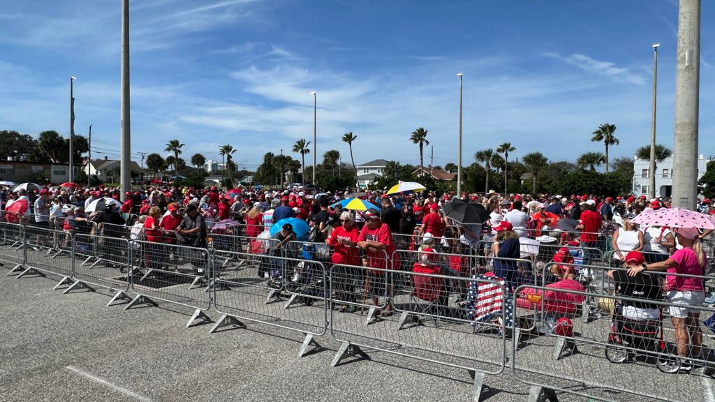 Trump rally in Daytona Beach draws thousands of supporters, couple hundred protesters
