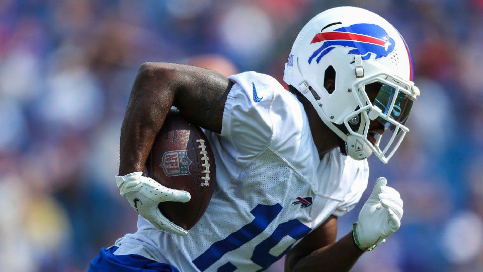 Unvaccinated Buffalo Bills player Isaiah McKenzie fined $14,650 for not  wearing a mask inside team's facility - MarketWatch