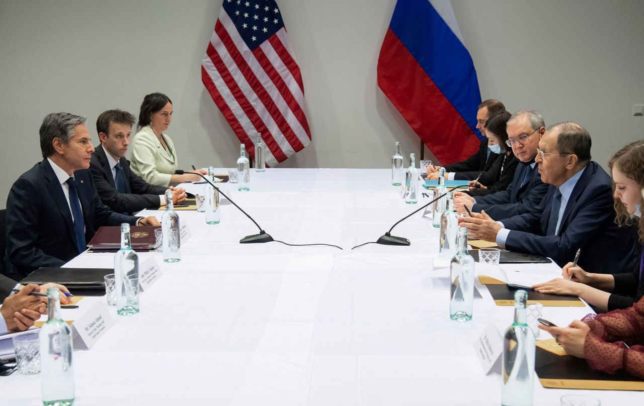 Министры иностранных дел россии сша и китая обсудили за закрытыми дверями проекты соглашения о пол