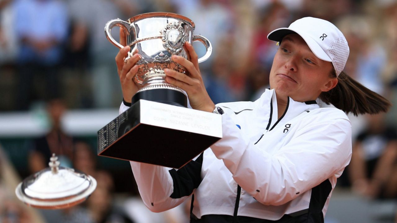 Świątek pokonała Muchovą w finale French Open