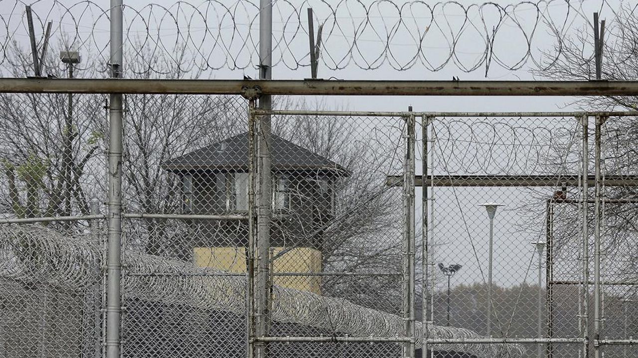 Security fences surround the Illinois Department of Corrections' Logan Correctional Center on Nov. 18, 2016, in Lincoln, Ill. (AP Photo/Seth Perlman, File)