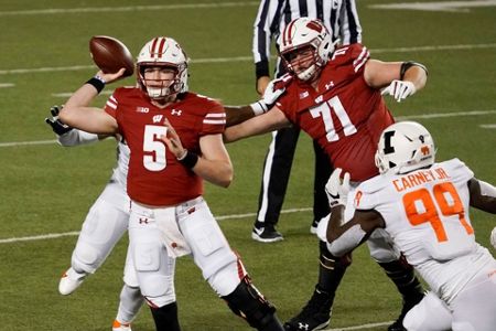 PHOTOS: Illinois football hosts Wisconsin