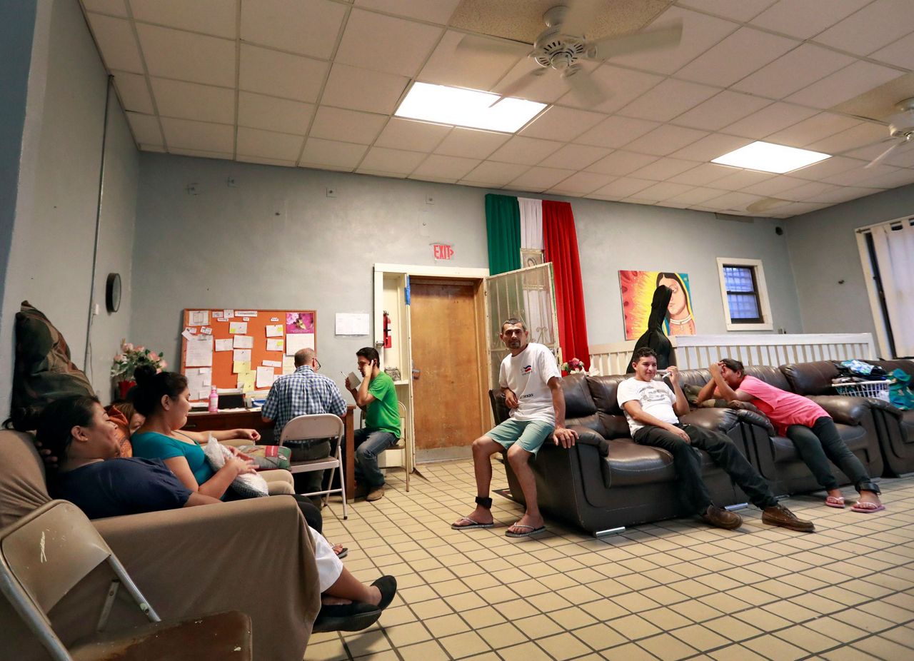 White House faces hard deadline on reunited migrant families
