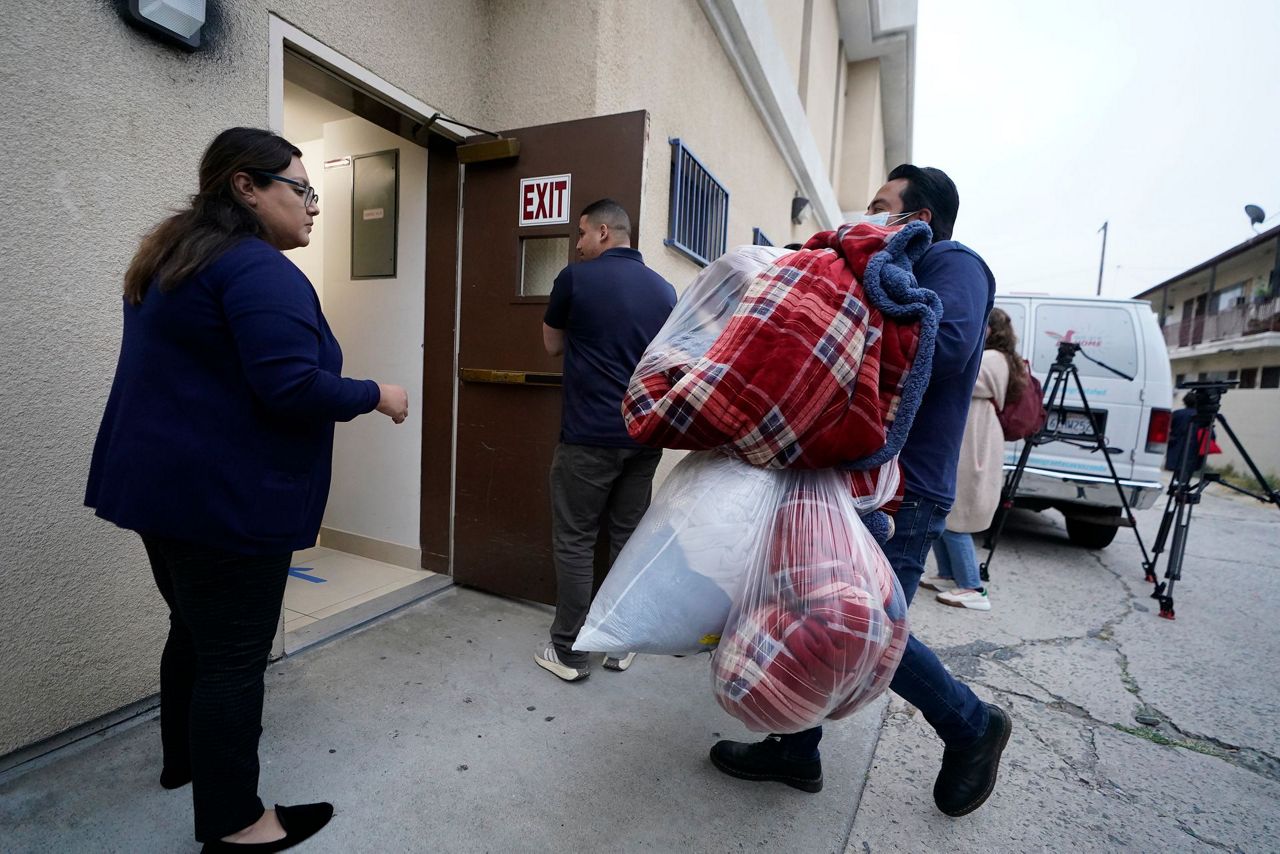 Migrants bussed from Texas to Los Angeles in move mayor calls ...