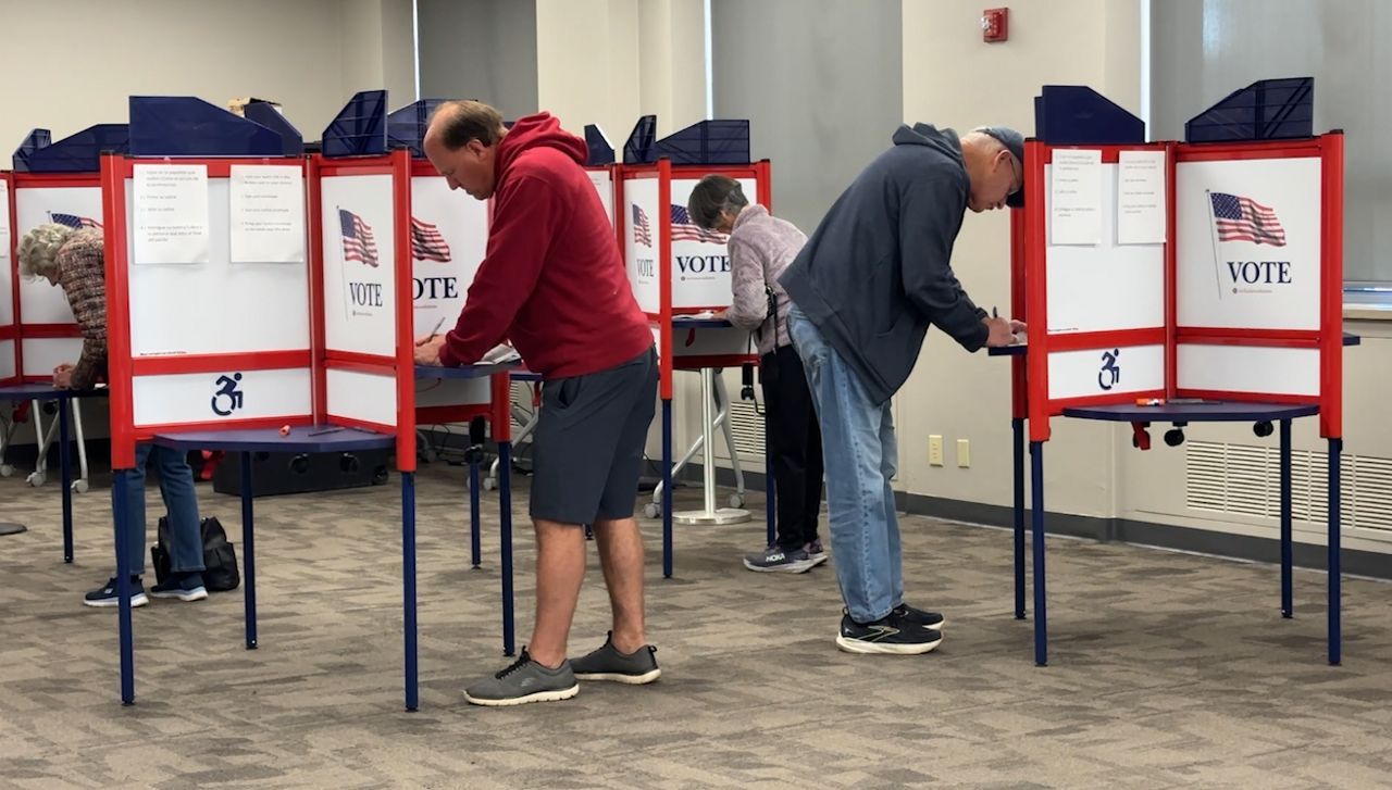 Wisconsin voters cast early ballots ahead of Nov. 3 general election