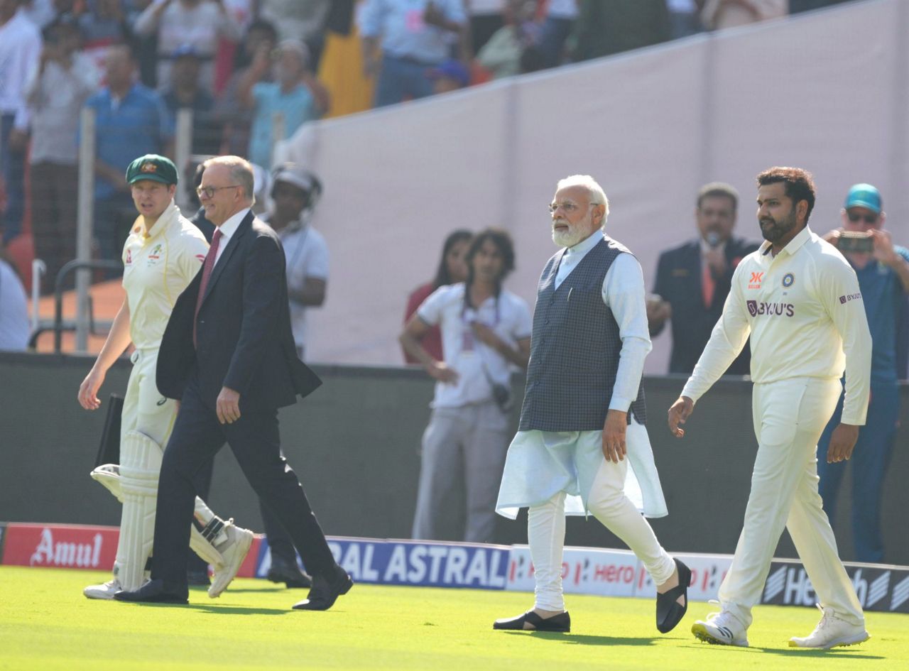 Australian PM kicks off India visit with cricket event