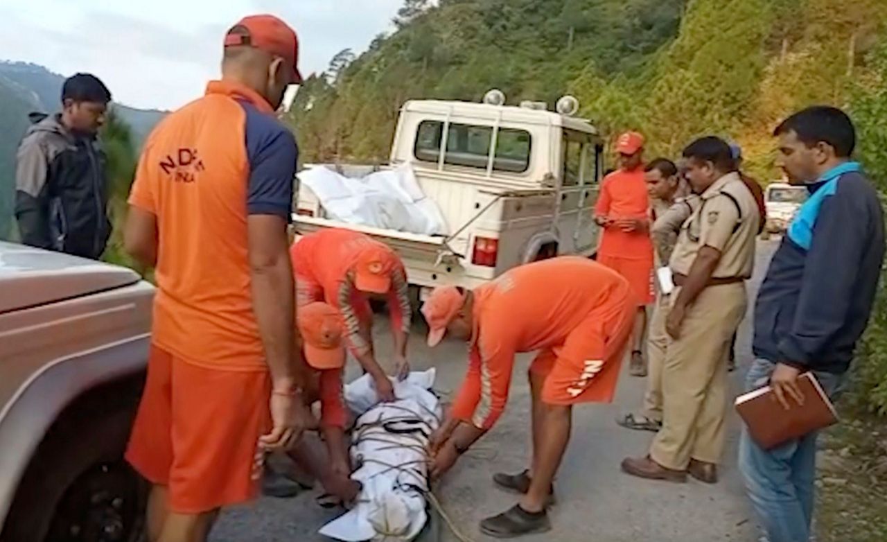Bus plunges into gorge in India; kills 25 on board