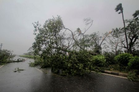 Cyclone Fani makes landfall in India @ Windy Community