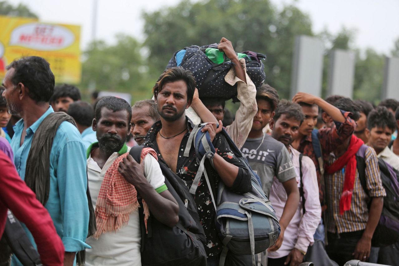 Hundreds of poor migrant workers flee Kashmir under lockdown