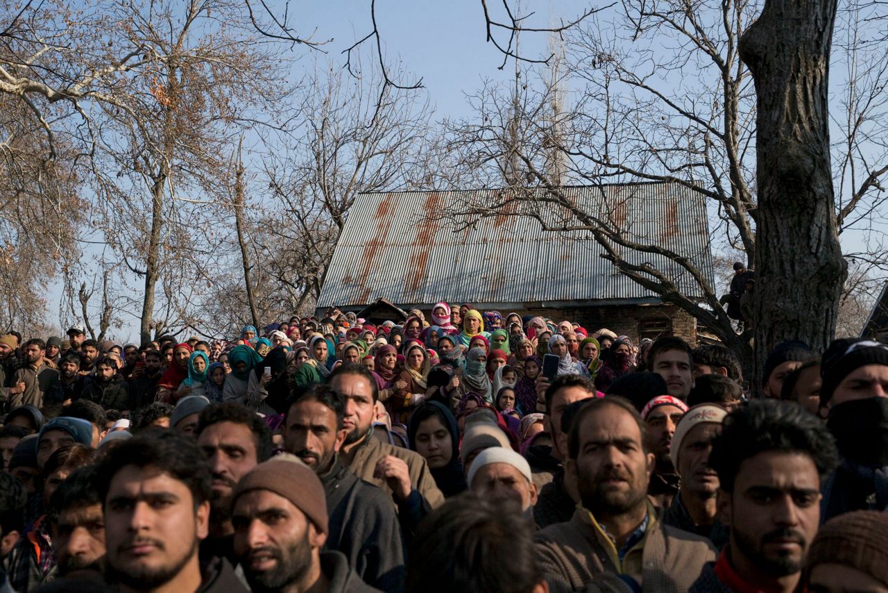 Indian forces kill 3 rebels, 2 civilians in Kashmir fighting
