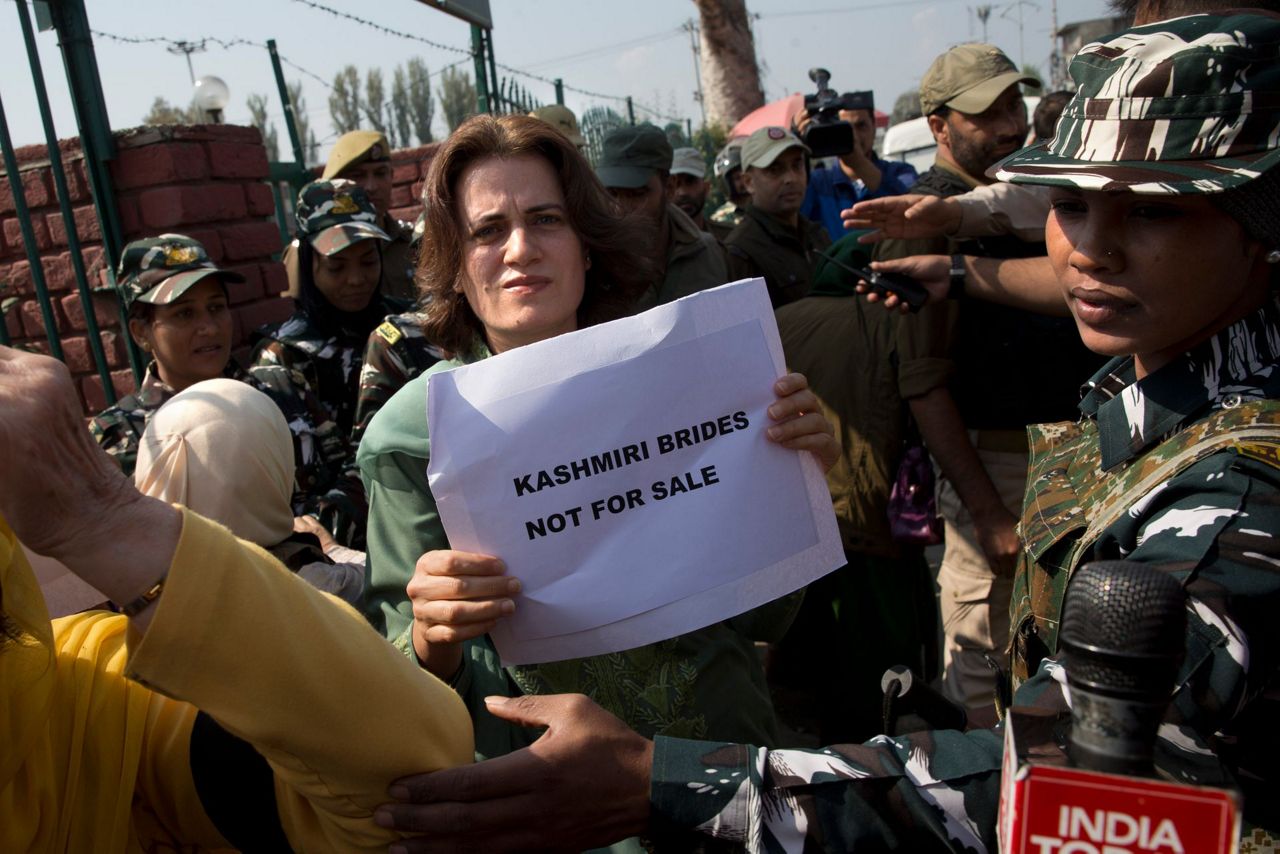 Militants kill truck driver in Indian-controlled Kashmir