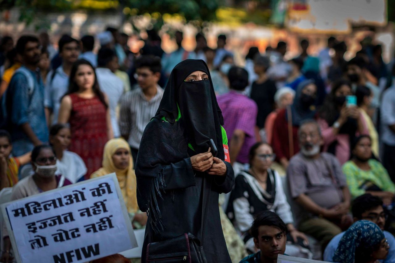 Protests in India against release of 11 convicted rapists