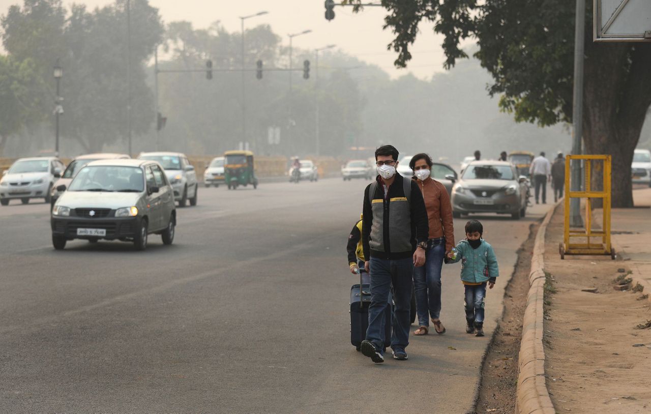 Toxic Smog Cloaks Indian Capital Amid Diwali Festivities