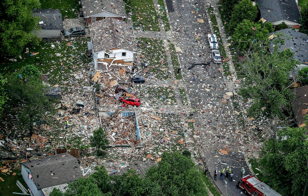 House explosion kills 1, injures 2 in southern Indiana city