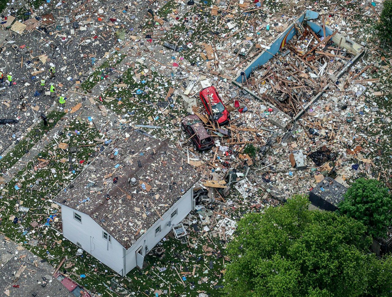 House explosion kills 1, injures 2 in southern Indiana city