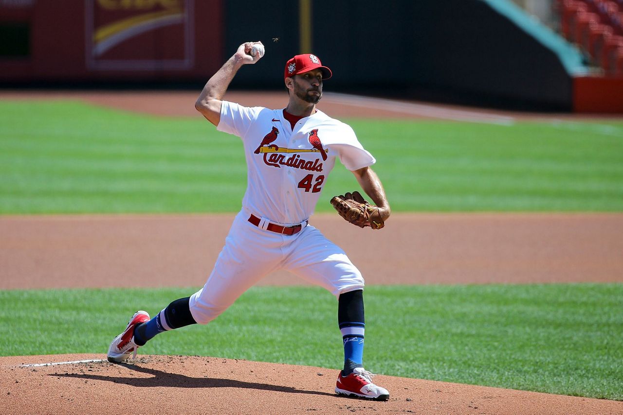 Yadier Molina catches 2,000th game as a Cardinal