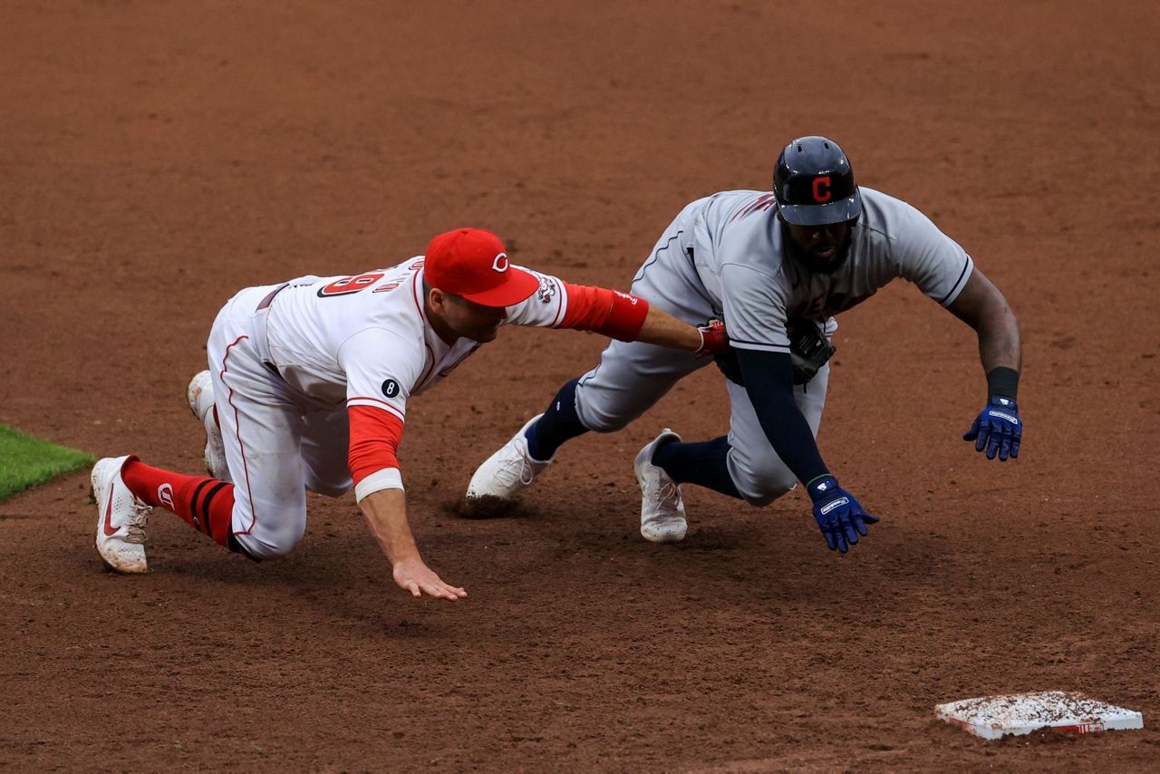 Reds' Miley pitches season's 4th no-hitter against Indians