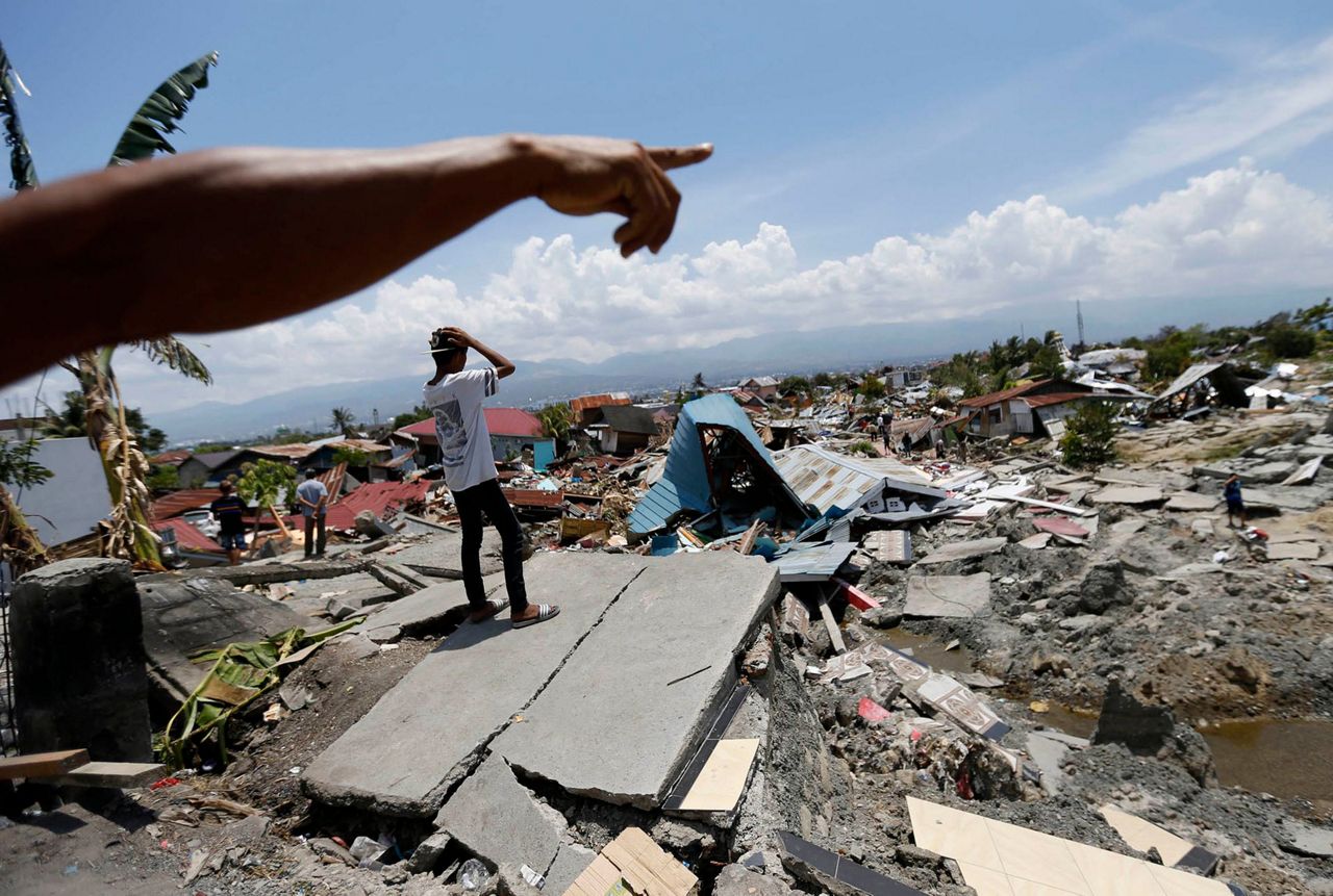 Desperation everywhere, aid slow to reach Indonesia victims