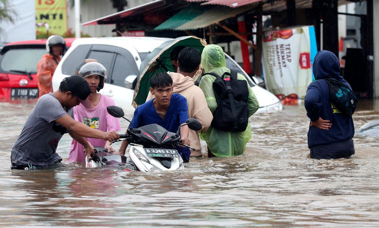 4 dead, thousands caught in flooding in Indonesia's capital